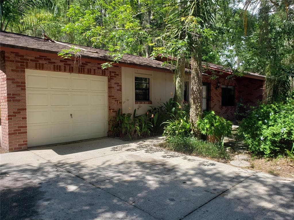 1221 FOXWOOD DRIVE LUTZ, FL 33549