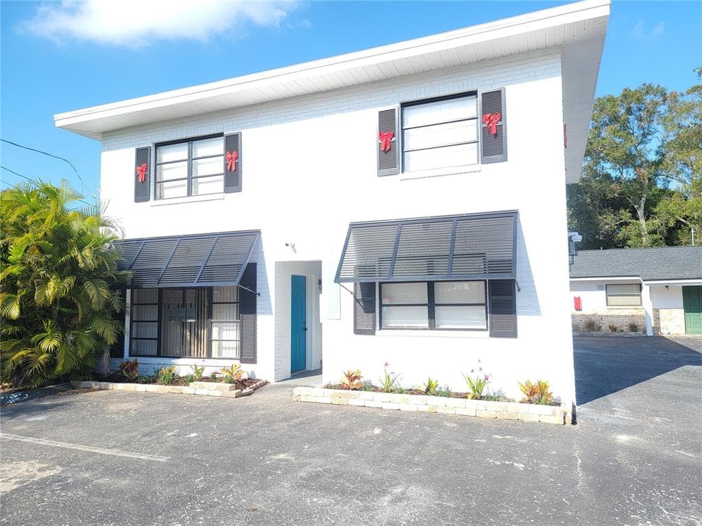 2643 PINEHURST AVENUE UNIT D BELLEAIR BLUFFS, FL 33770