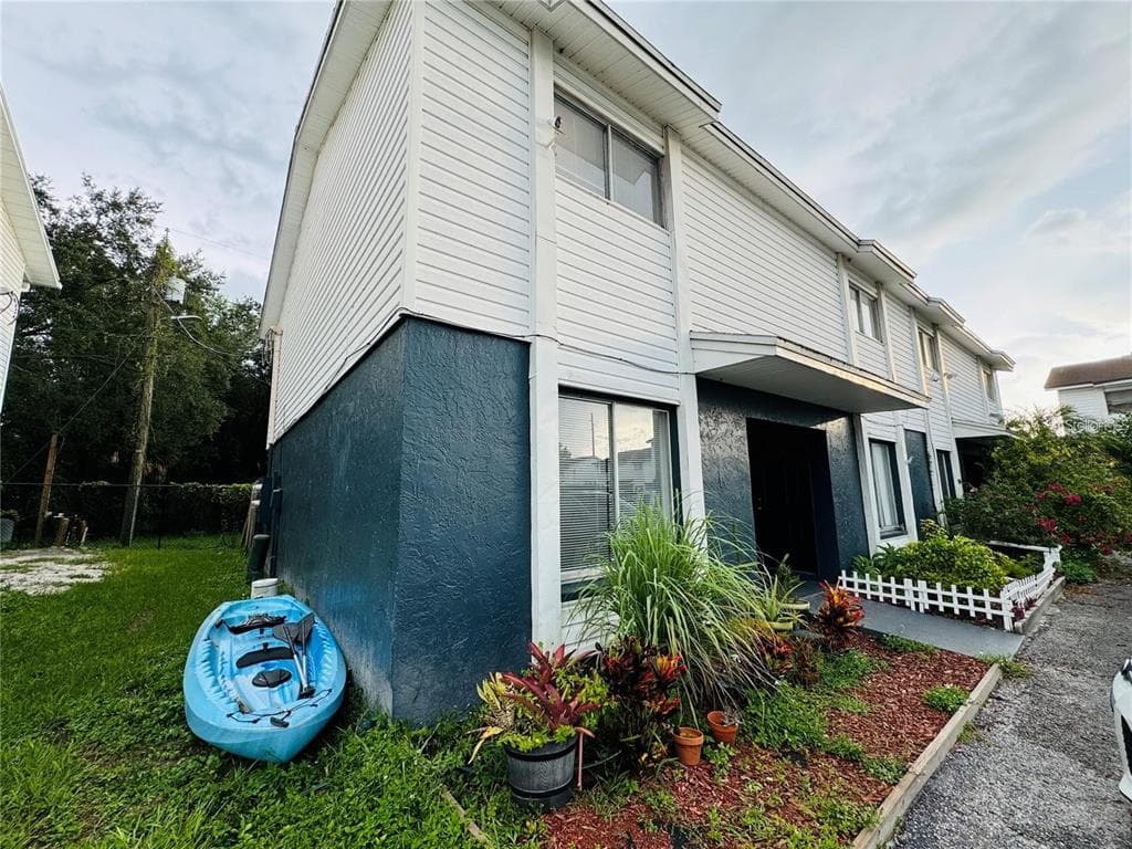 1927 OXNARD COURT