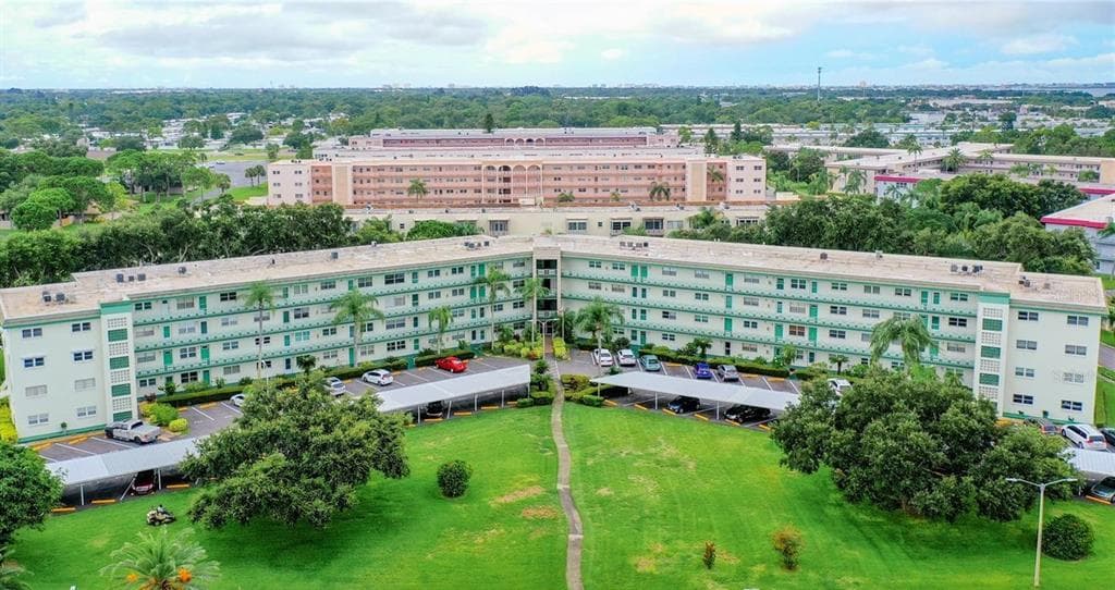 5725 80TH STREET N UNIT 404 ST PETERSBURG, FL 33709