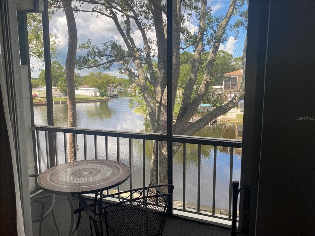 9213 TUDOR DRIVE UNIT B204 TAMPA, FL 33615