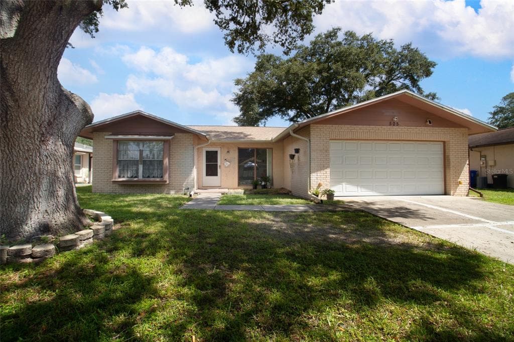 505 SOVEREIGN COURT TAMPA, FL 33613