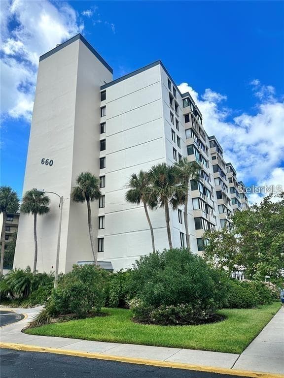 660 ISLAND WAY UNIT 501 CLEARWATER BEACH, FL 33767