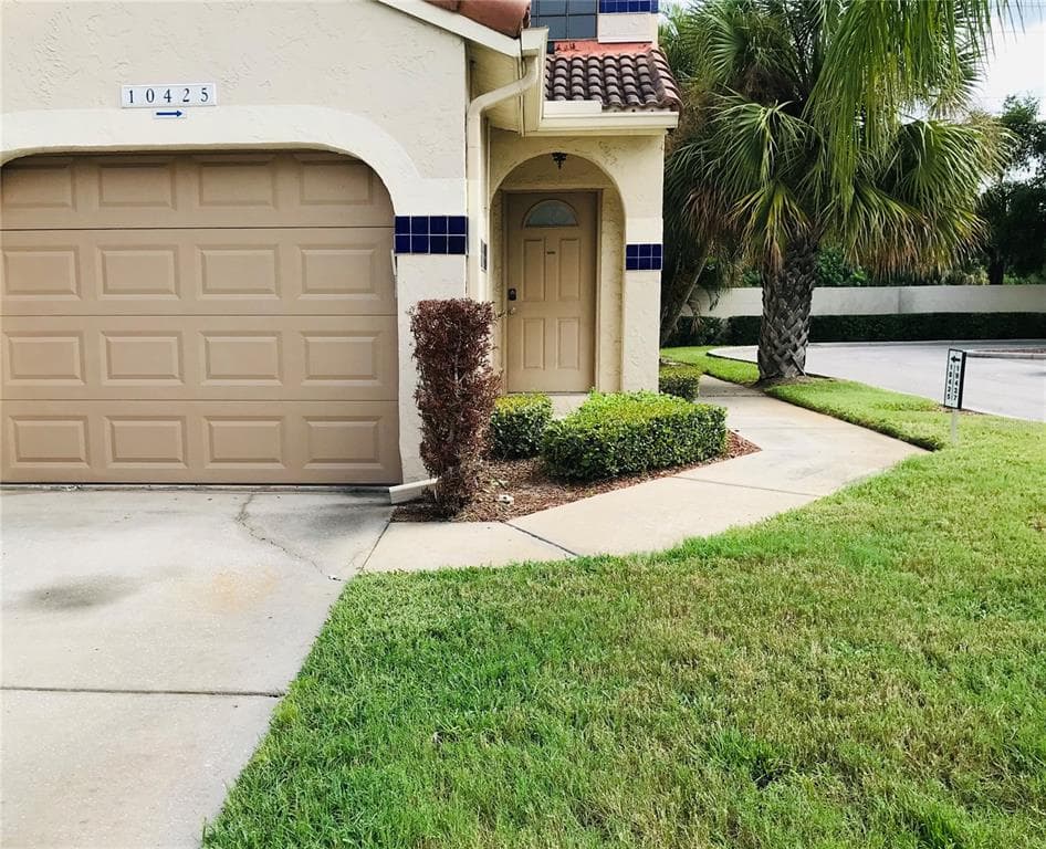 10425 LA MIRAGE COURT UNIT 202 TAMPA, FL 33615