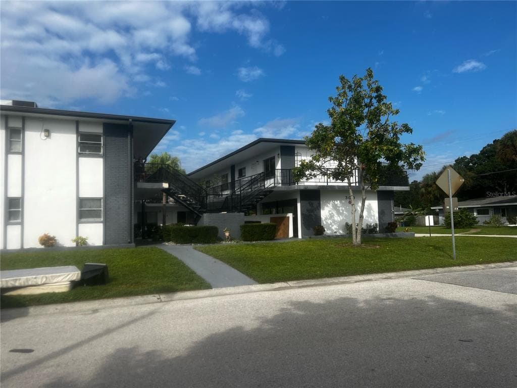 300 S NIMBUS AVENUE UNIT 9 CLEARWATER, FL 33765