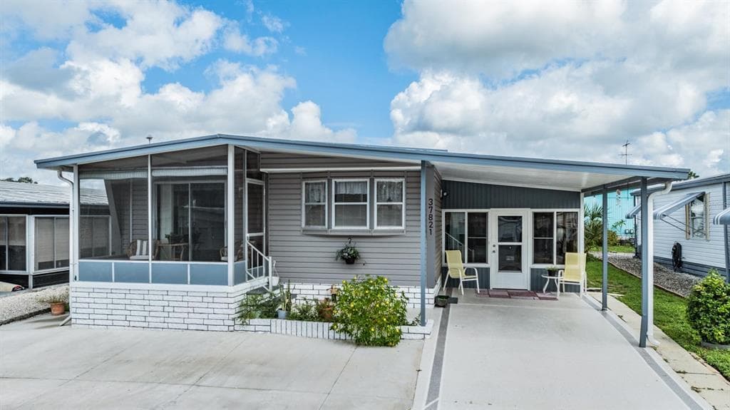 37821 BARCELONA AVENUE ZEPHYRHILLS, FL 33541