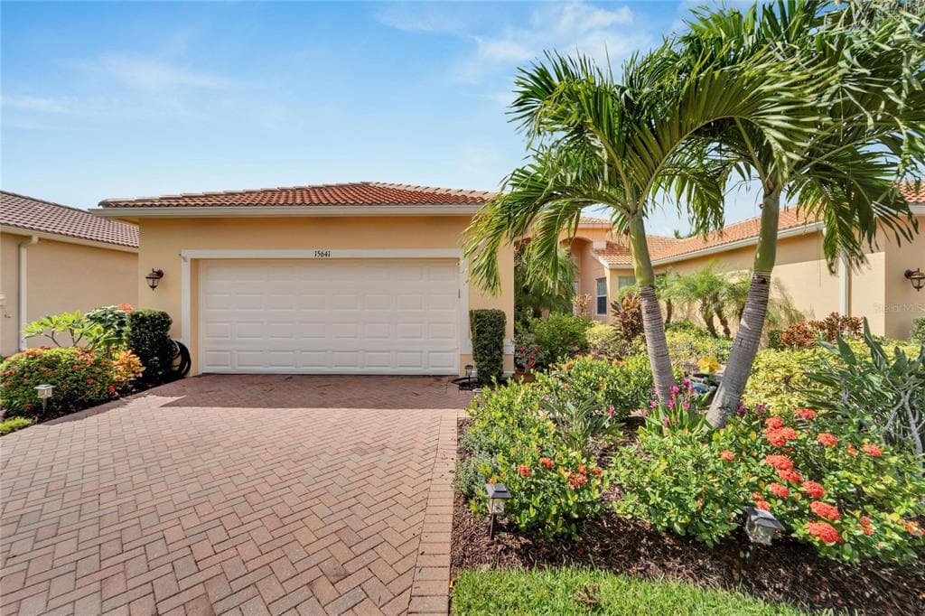 15641 AURORA LAKE CIRCLE WIMAUMA, FL 33598