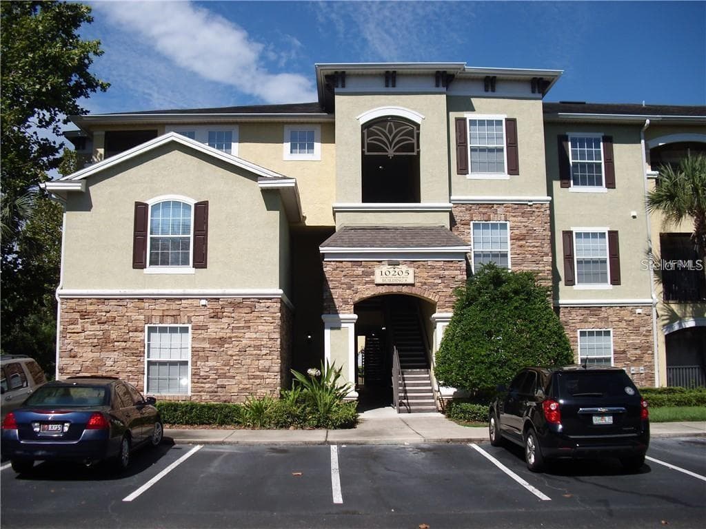 10205 COURTNEY PALMS BOULEVARD UNIT 102 TAMPA, FL 33619