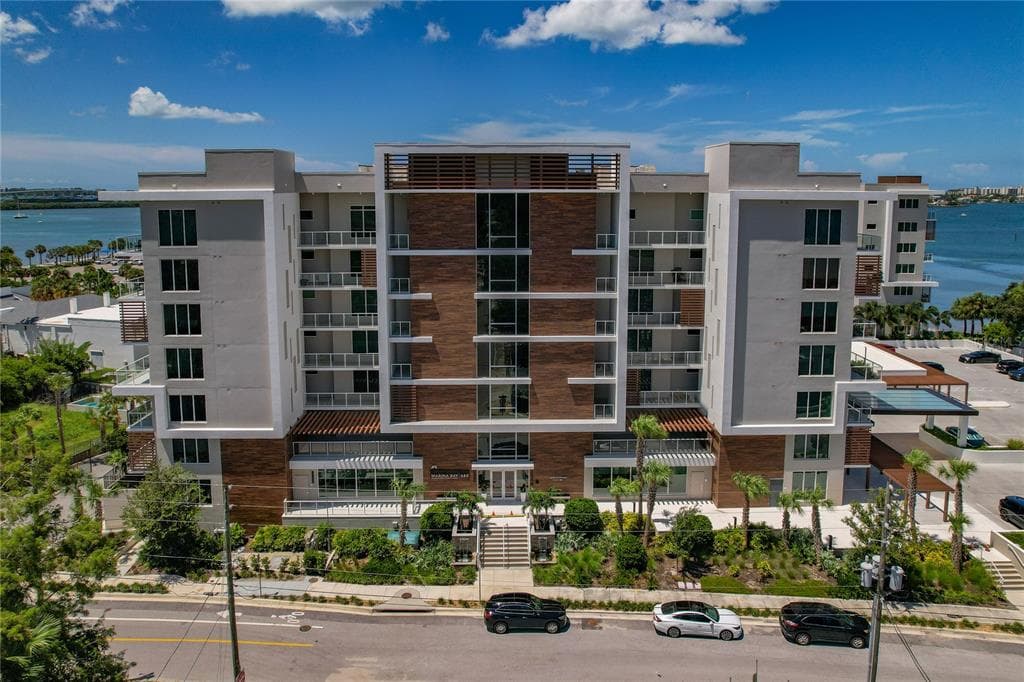 920 N OSCEOLA AVENUE UNIT 202 CLEARWATER, FL 33755