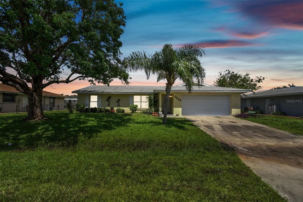 7516 22ND AVENUE W BRADENTON, FL 34209