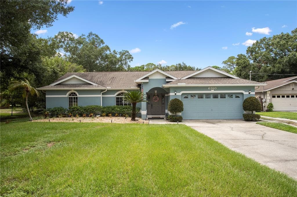6910 W CREEK DRIVE TAMPA, FL 33615