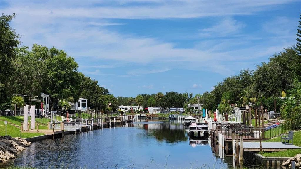 560 WATERWAY DRIVE RIVER RANCH, FL 33867