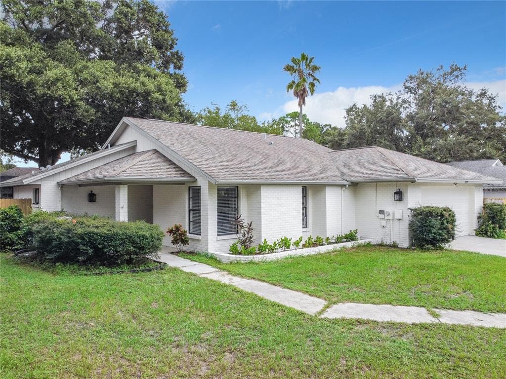 1729 TALLOWTREE CIRCLE VALRICO, FL 33594