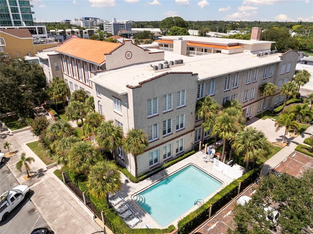 701 MIRROR LAKE DRIVE N UNIT 101 ST PETERSBURG, FL 33701
