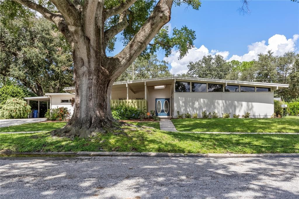 11102 CARROLLWOOD DRIVE TAMPA, FL 33618