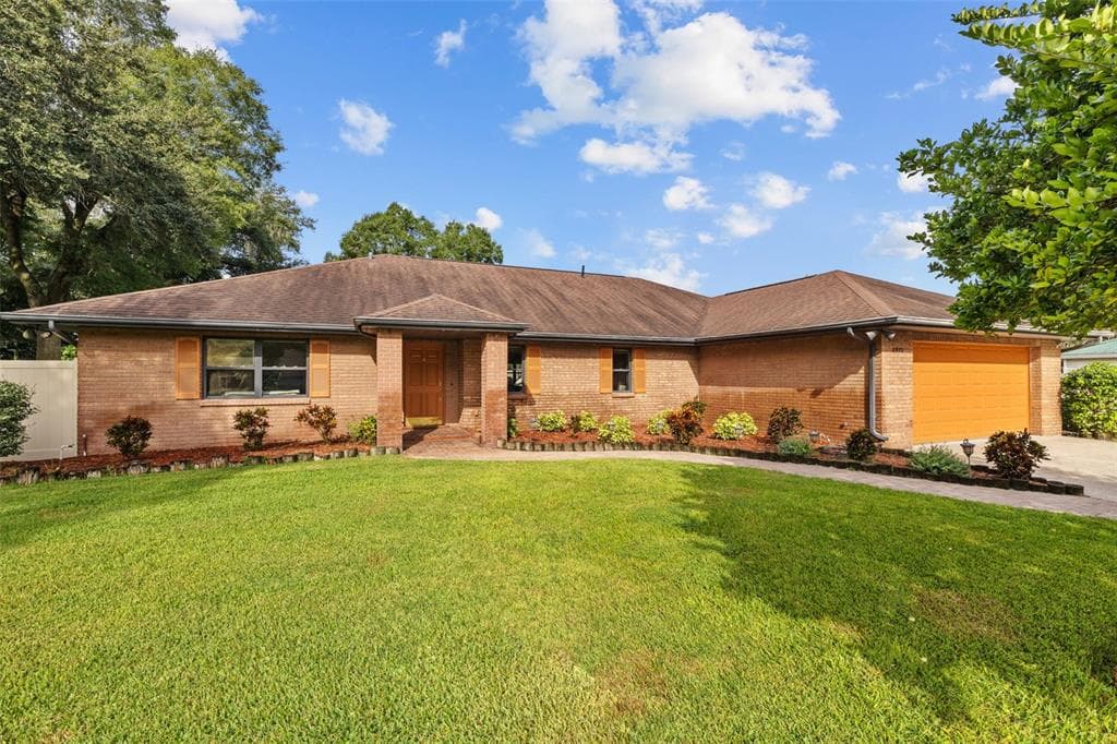 2521 LAURELWOOD LANE VALRICO, FL 33596