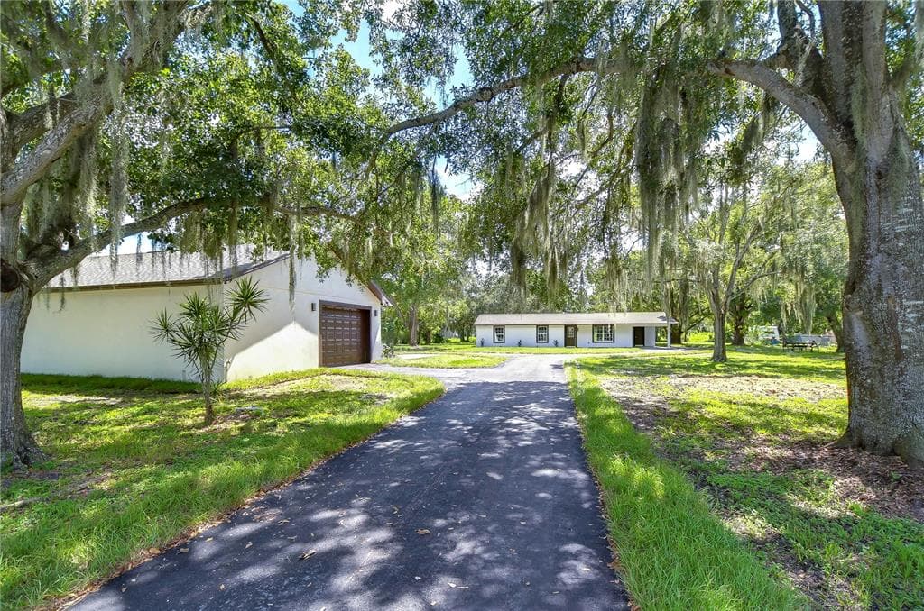 8921 HONEYWELL ROAD GIBSONTON, FL 33534