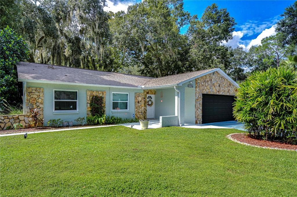 5937 CAROLINE DRIVE WESLEY CHAPEL, FL 33545