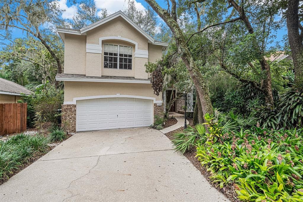 2202 GREEN OAKS LANE TAMPA, FL 33612