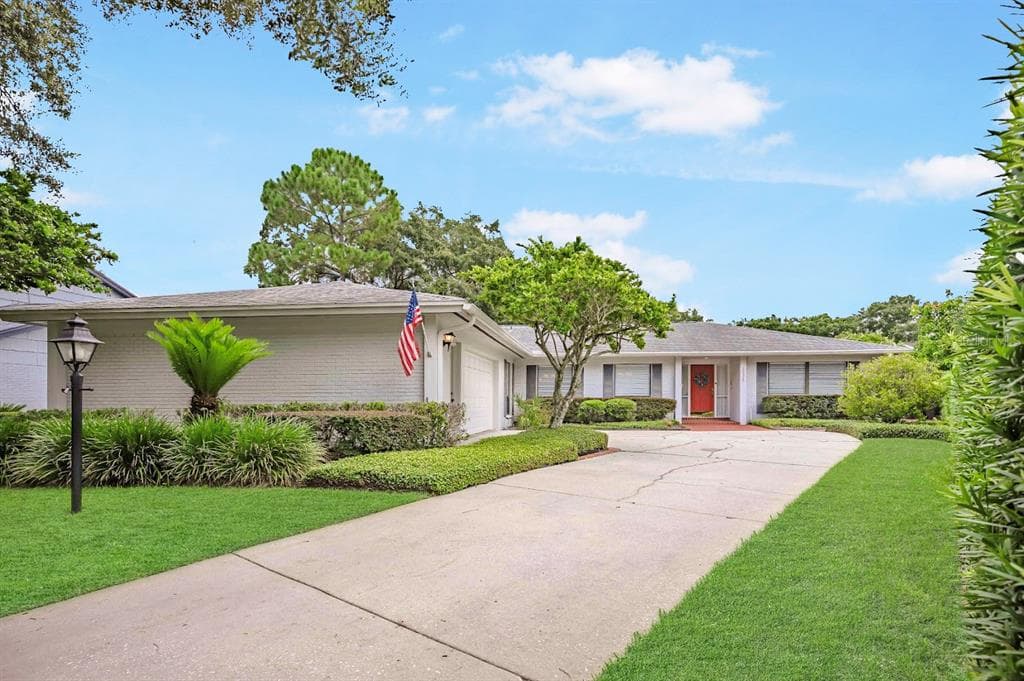 10325 RECLINATA LANE