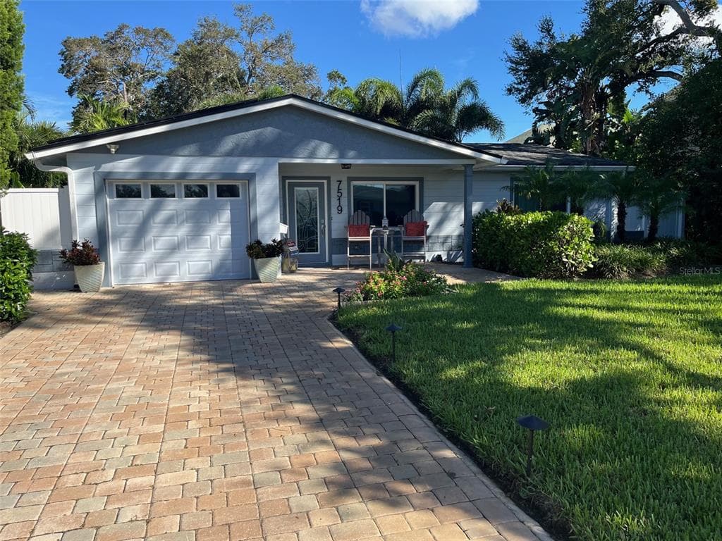 7519 BURLINGTON AVENUE N ST PETERSBURG, FL 33710