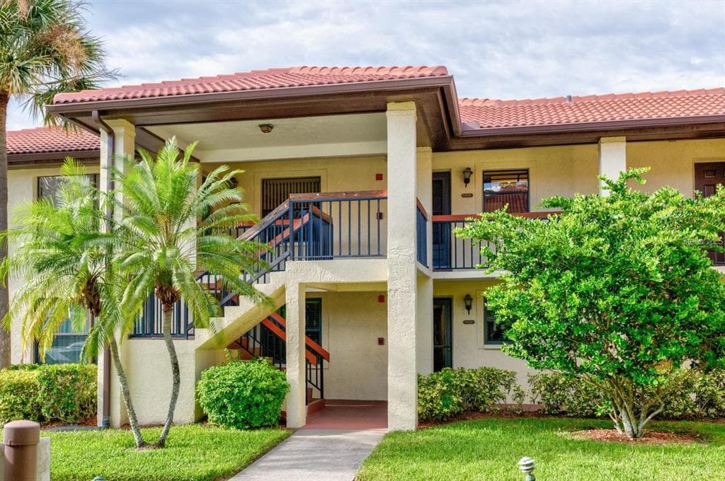 2411 HAMMOCK PINE BOULEVARD UNIT 2411 CLEARWATER, FL 33761