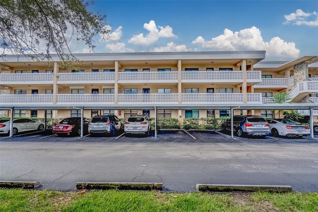 5095 BAY STREET NE UNIT 316 ST PETERSBURG, FL 33703