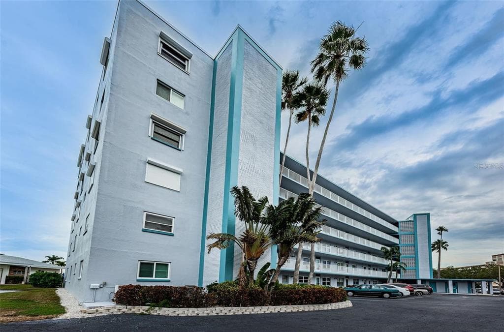 1868 SHORE DRIVE S UNIT 102 SOUTH PASADENA, FL 33707