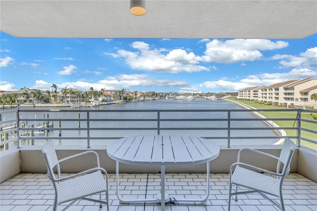 2775 KIPPS COLONY DRIVE S UNIT 206 GULFPORT, FL 33707