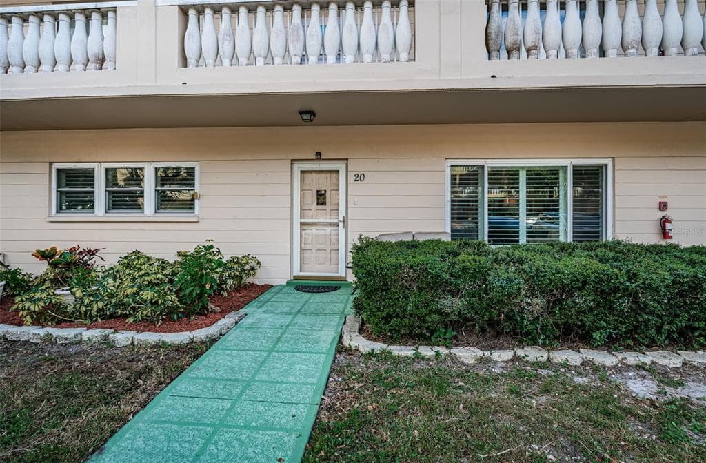 2170 AMERICUS BOULEVARD N UNIT 20 CLEARWATER, FL 33763