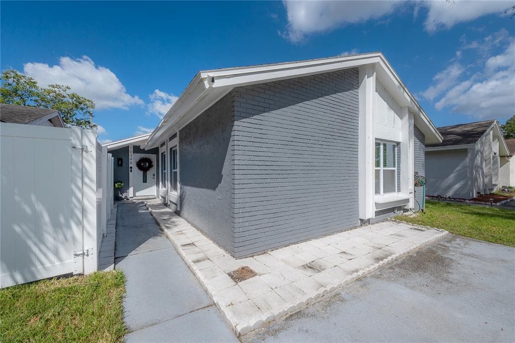 10348 ROSEMOUNT DRIVE TAMPA, FL 33624