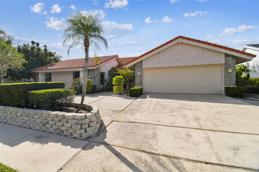 4121 SALTWATER BOULEVARD TAMPA, FL 33615