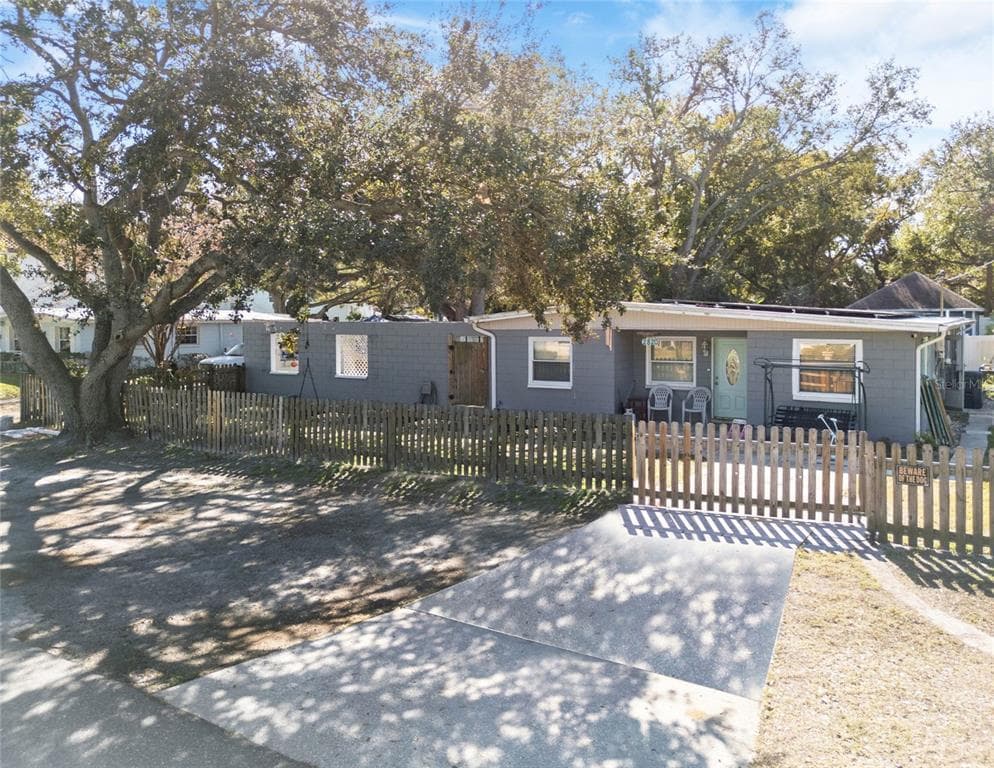 2820 W LEILA AVENUE TAMPA, FL 33611