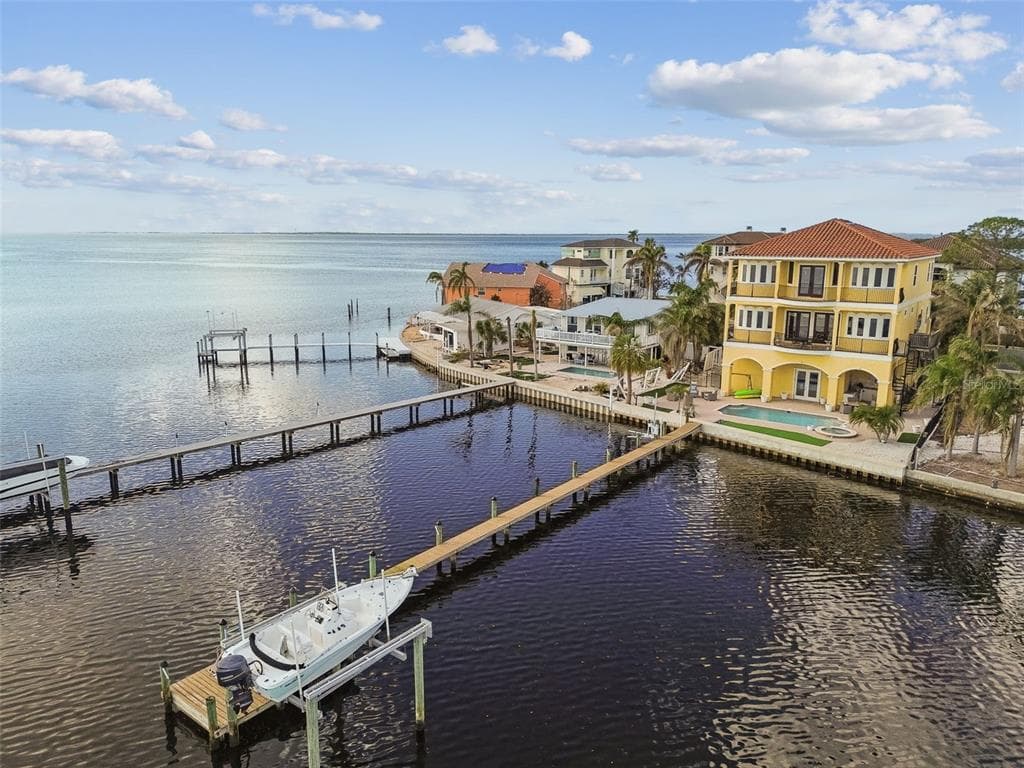 1679 SEA BREEZE DRIVE TARPON SPRINGS, FL 34689