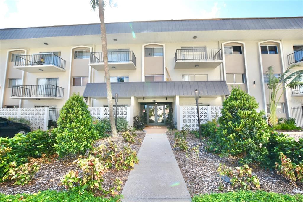 4610 W GRAY STREET UNIT 306 TAMPA, FL 33609