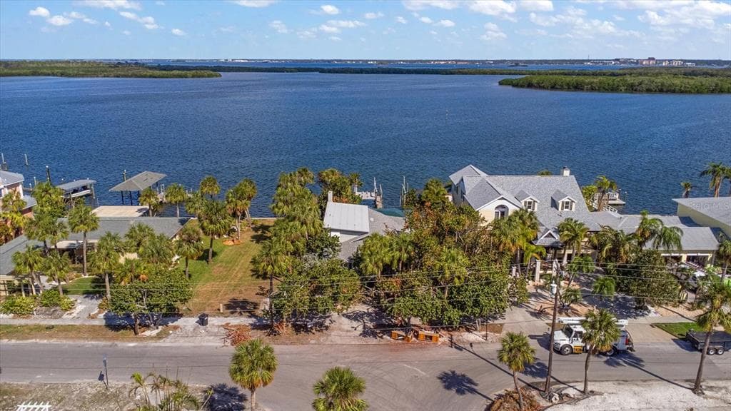 1035 BAY ESPLANADE CLEARWATER BEACH, FL 33767