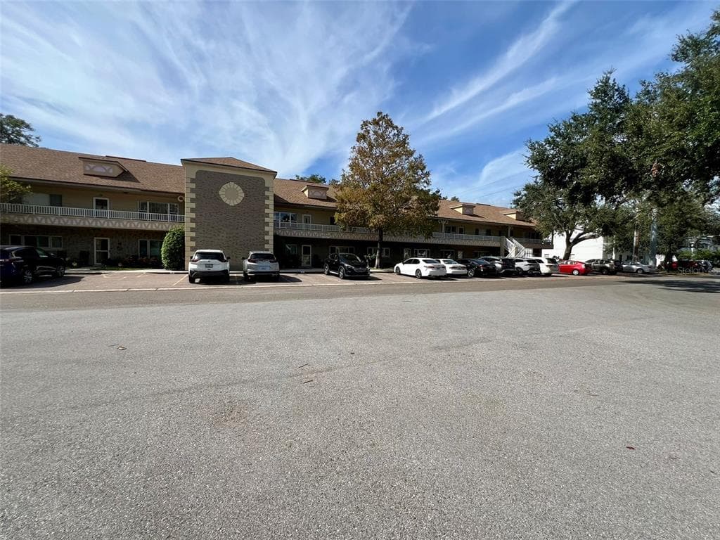 2192 SWEDISH DRIVE UNIT 14