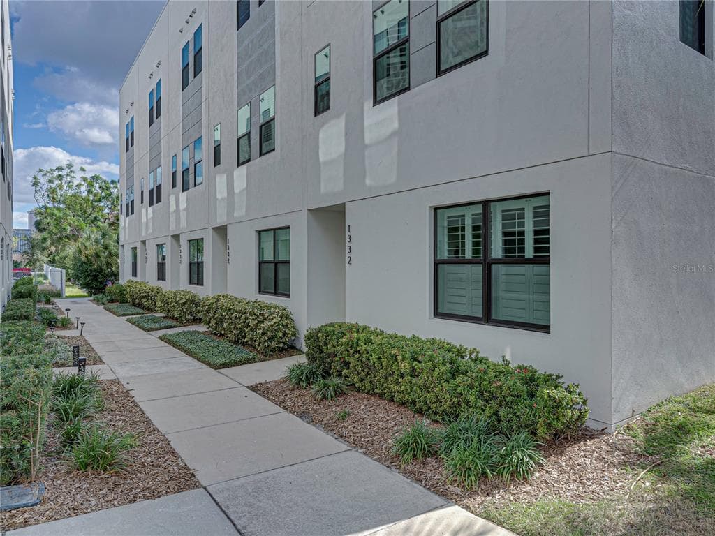 1332 W GRAY STREET UNIT 10