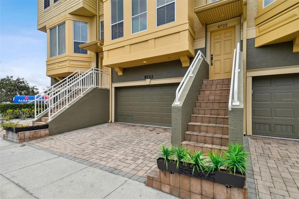 8722 NAUTICAL VIEW COURT TAMPA, FL 33615
