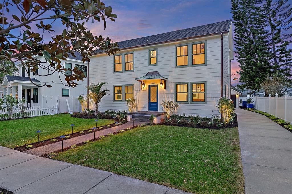 2410 WOODLAWN CIRCLE E ST PETERSBURG, FL 33704