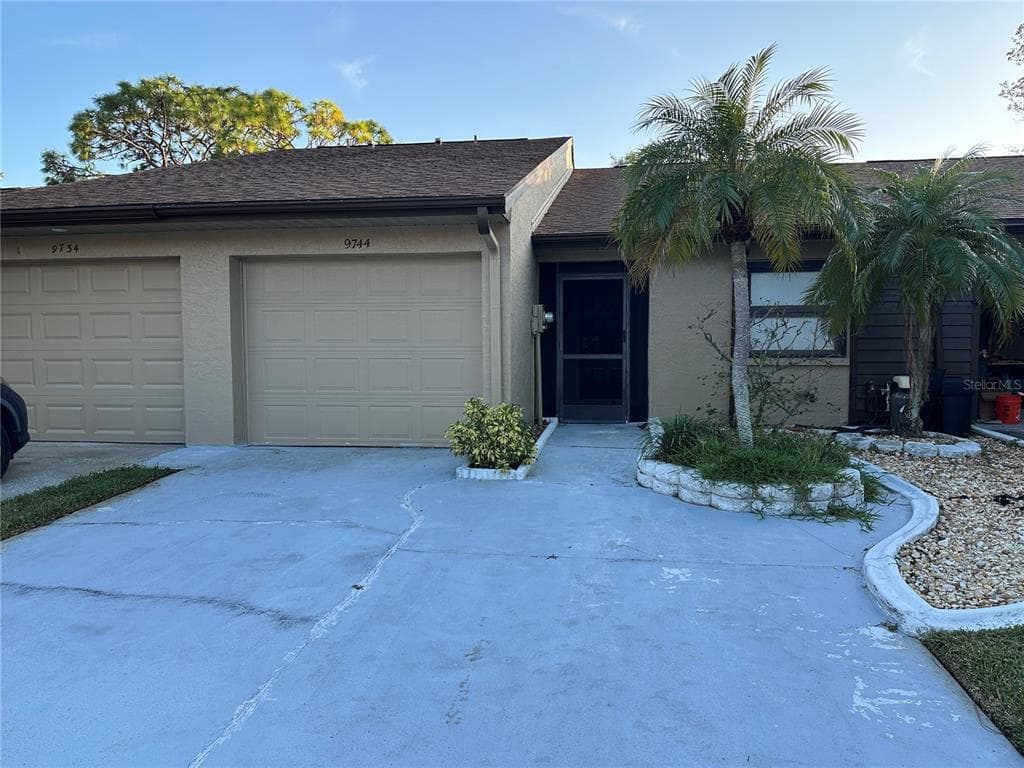 9744 LAKE SEMINOLE DRIVE E LARGO, FL 33773