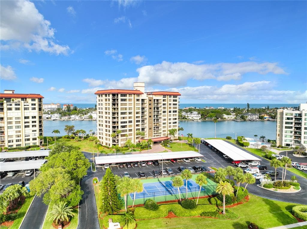 736 ISLAND WAY UNIT 601 CLEARWATER BEACH, FL 33767