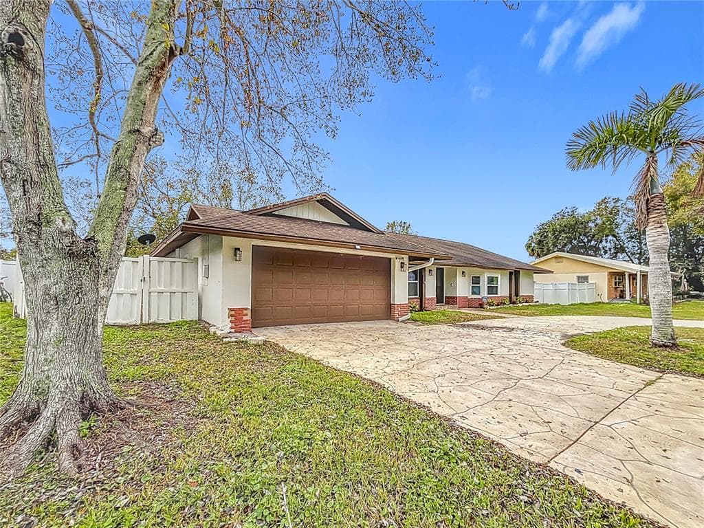 1557 JEFFORDS ST CLEARWATER, FL 33756
