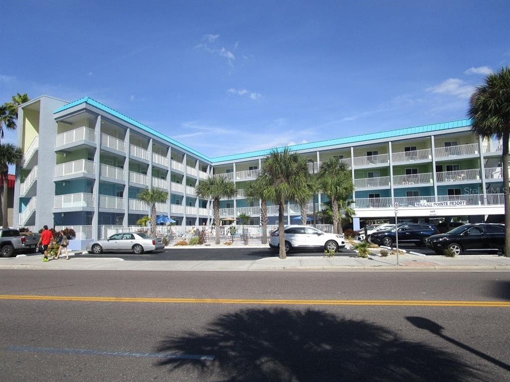 445 S GULFVIEW BOULEVARD UNIT 426 CLEARWATER BEACH, FL 33767