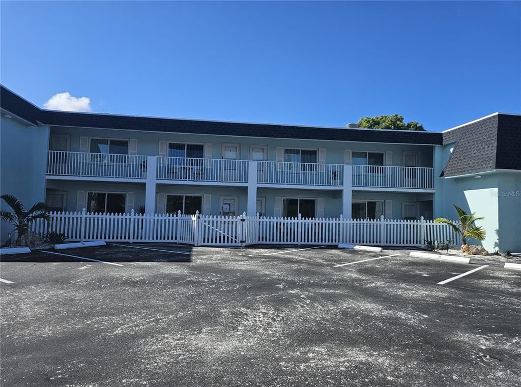 350 73RD AVENUE UNIT 10 ST PETE BEACH, FL 33706
