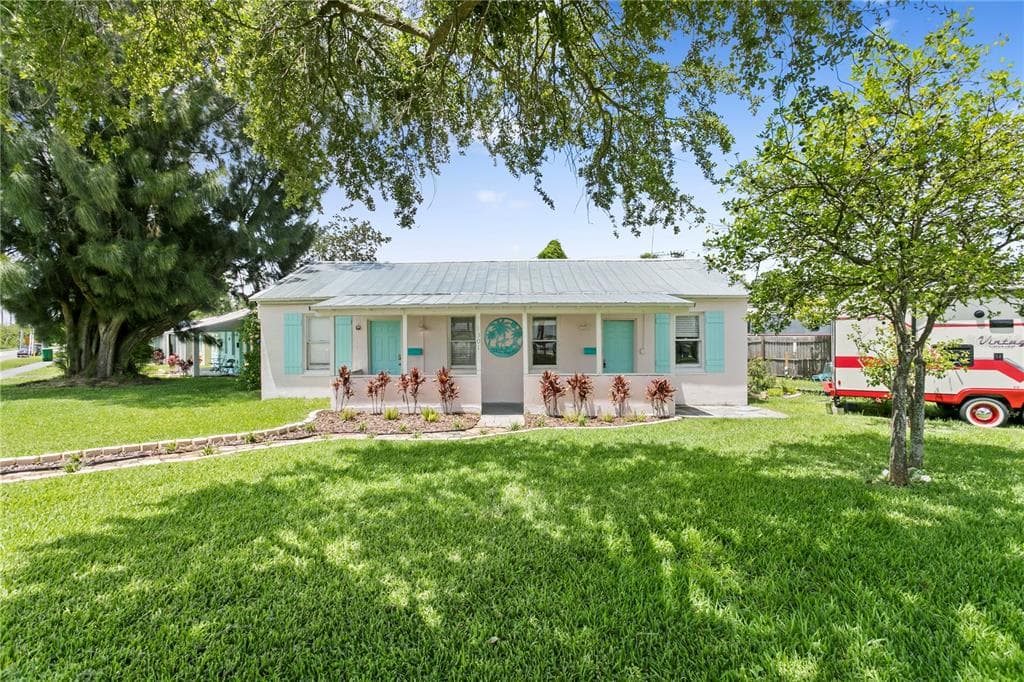1301 S BERMUDA BOULEVARD UNIT B TAMPA, FL 33605