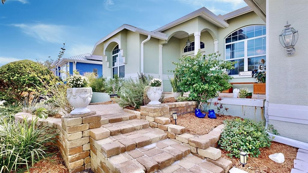 706 EAGLE LANE