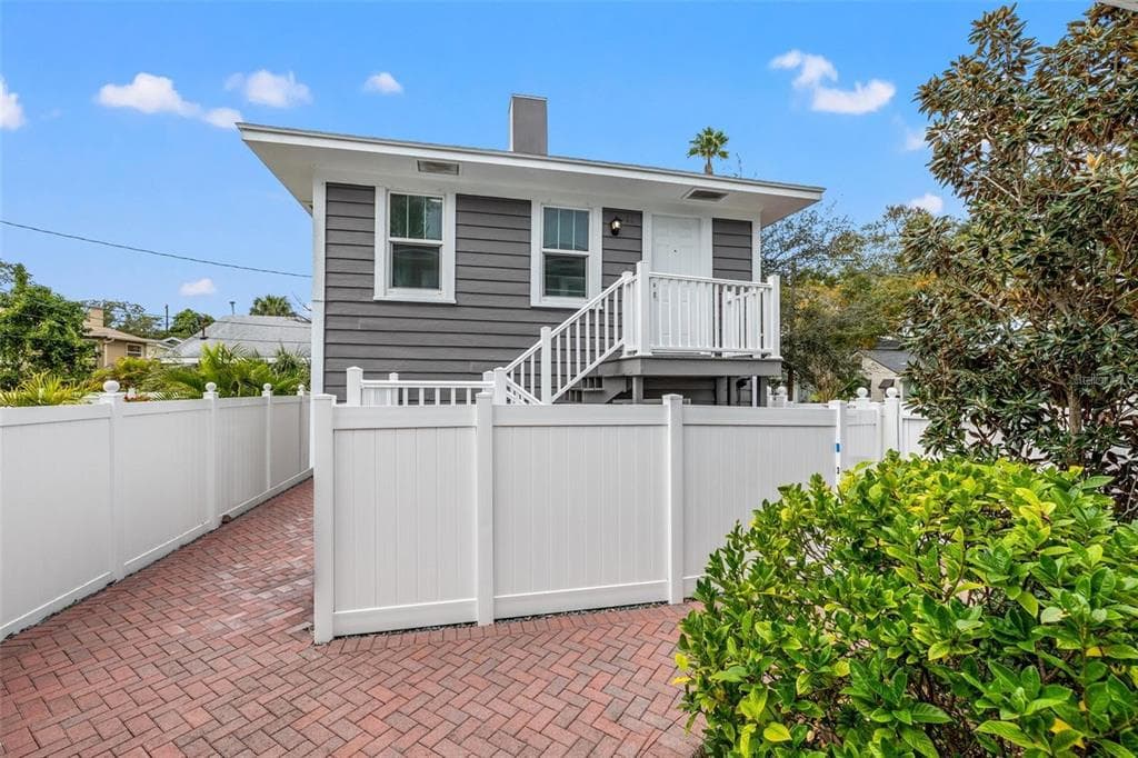 1301 28TH AVENUE N UNIT One-Half ST PETERSBURG, FL 33704