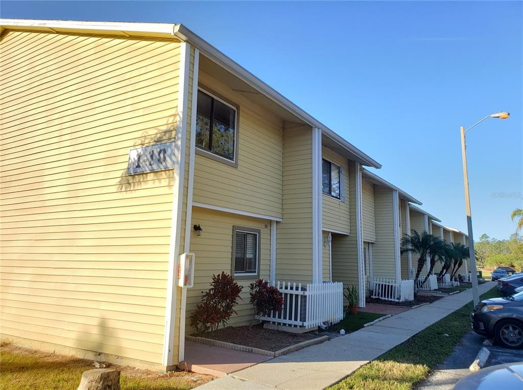 22630 GAGE LOOP UNIT 8 LAND O LAKES, FL 34639