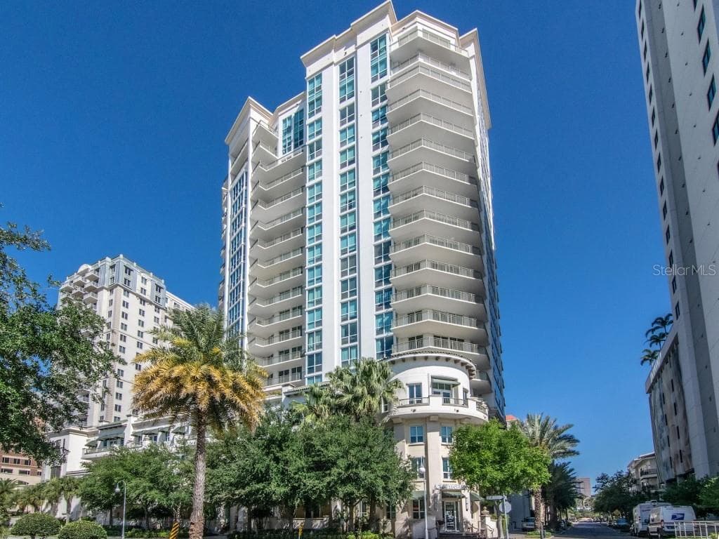 450 KNIGHTS RUN AVENUE UNIT 2102 TAMPA, FL 33602